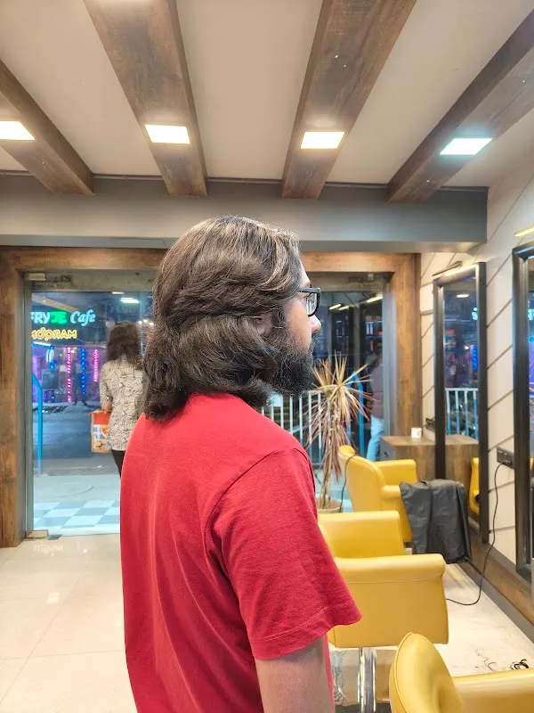 Maroon International Unisex Salon & Makeup Studio