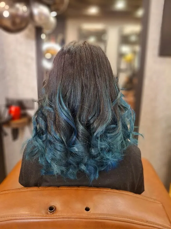 Maroon International Unisex Salon & Makeup Studio
