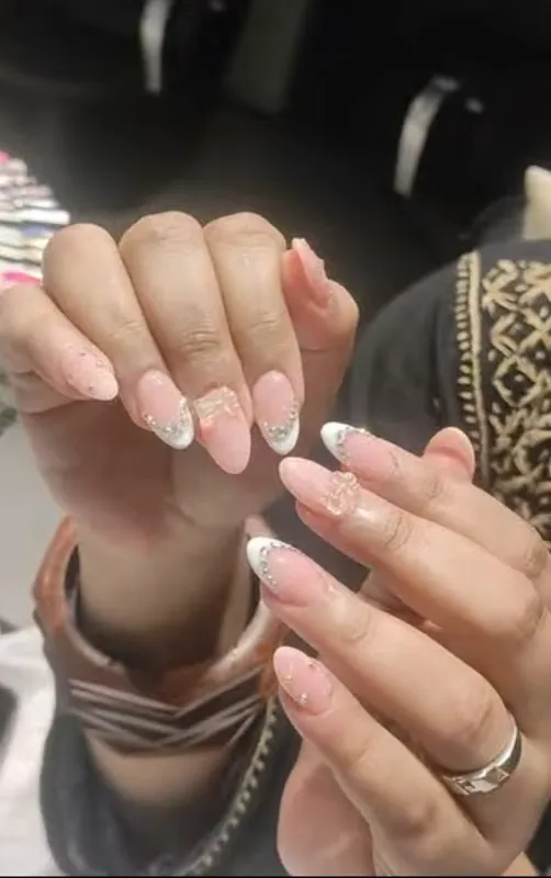 Richlook Salon, Tilak Nagar