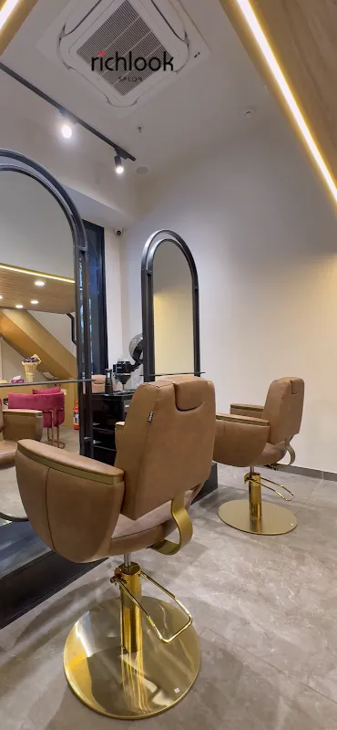 Richlook Salon, Tilak Nagar