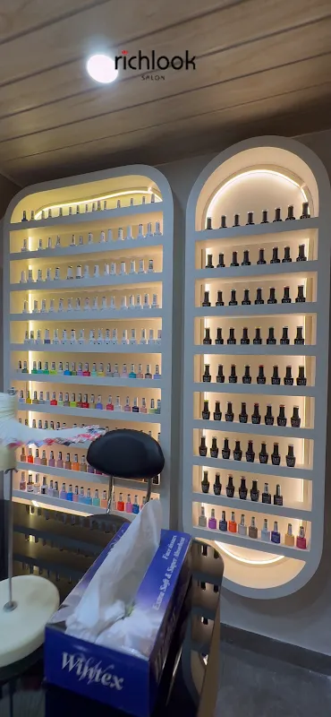 Richlook Salon, Tilak Nagar