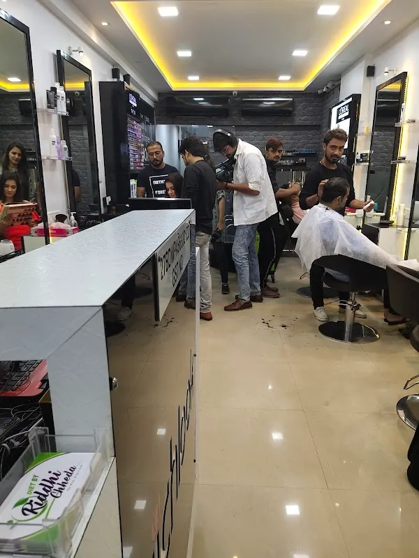 Richlook Salon, Tilak Nagar