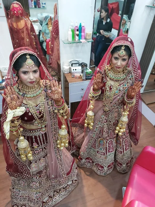 Makeover unisex salon