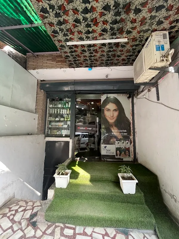 Makeover unisex salon