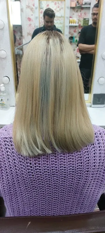 Makeover unisex salon