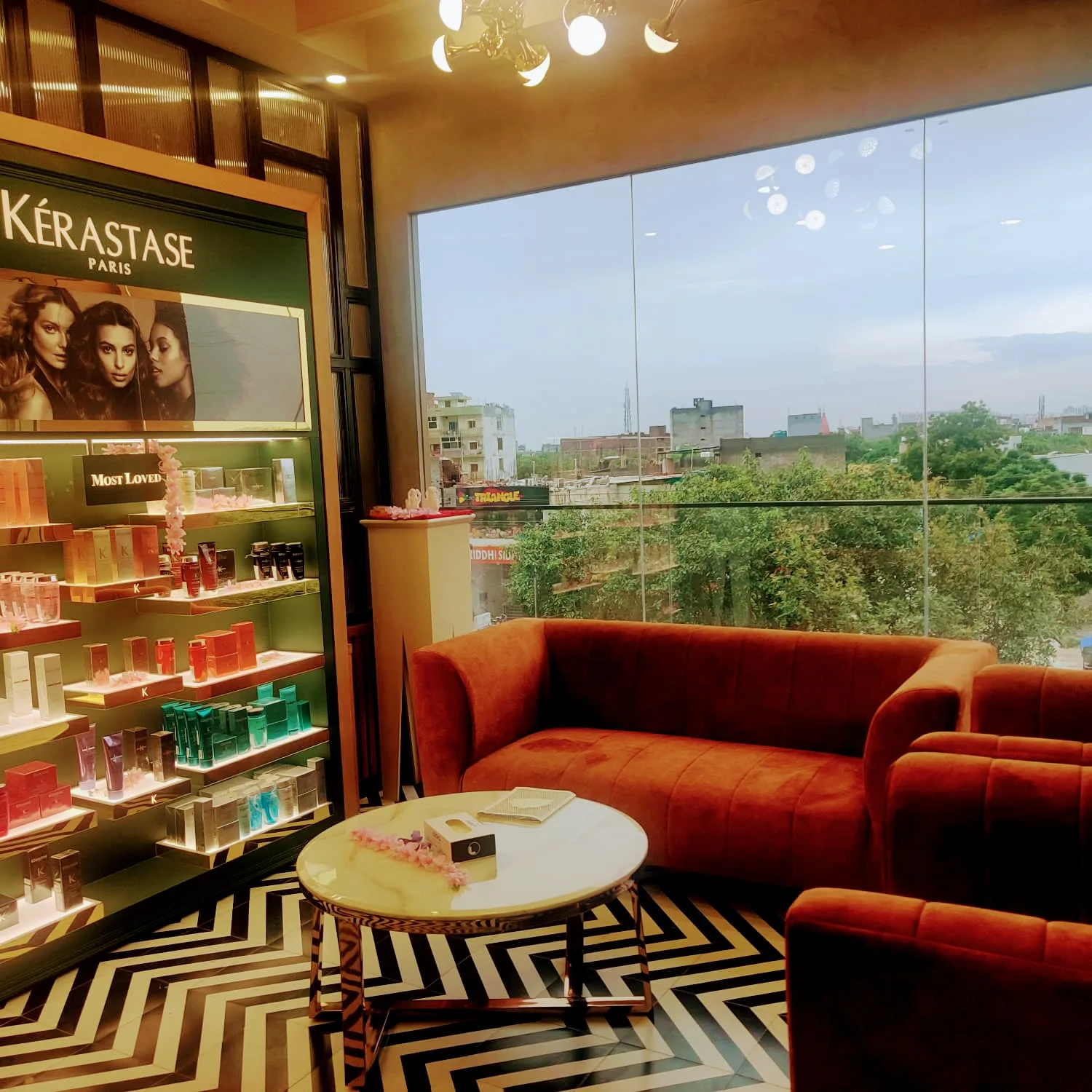 Looks Salon, Cleo County, Sector 121, Noida