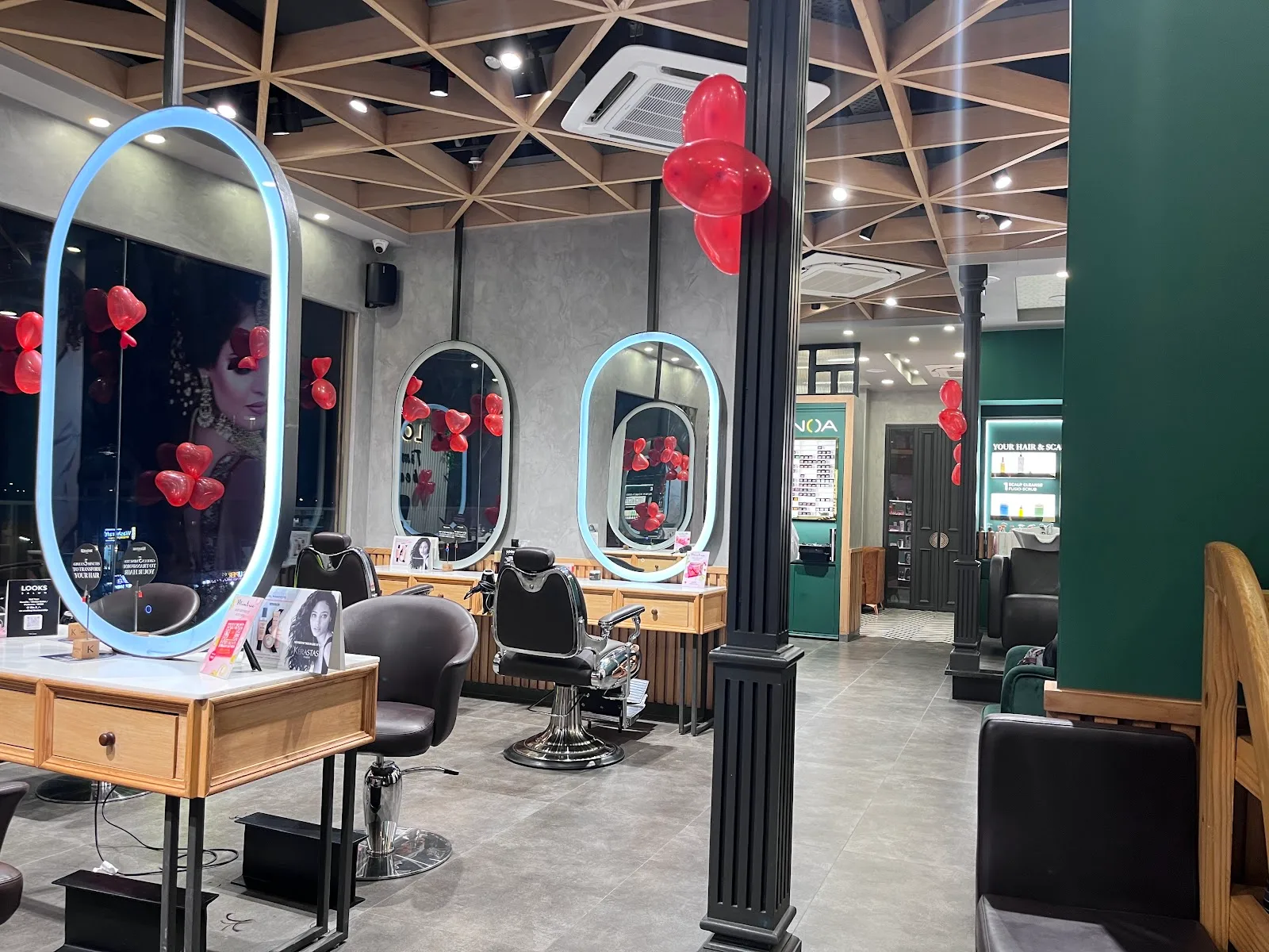 Looks Salon, Cleo County, Sector 121, Noida