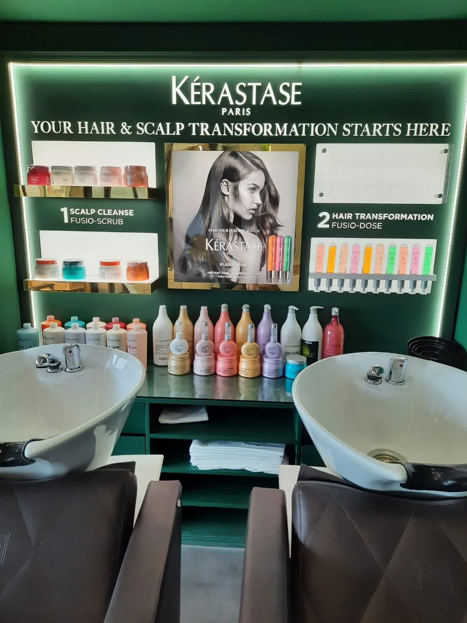 Looks Salon, Cleo County, Sector 121, Noida