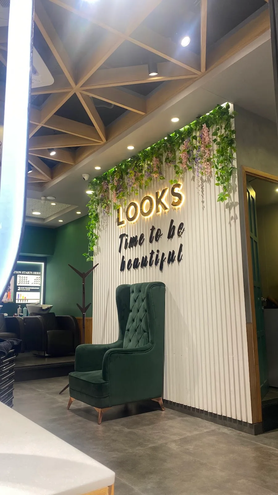 Looks Salon, Cleo County, Sector 121, Noida