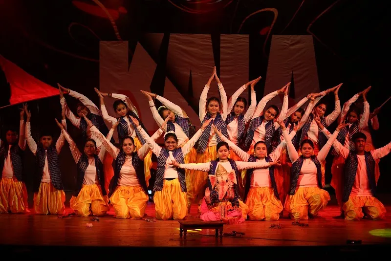 LIVE CREATIVITY CENTER DANCE