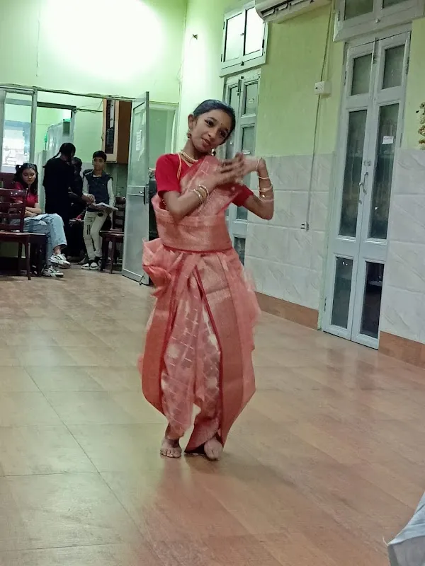 LIVE CREATIVITY CENTER DANCE
