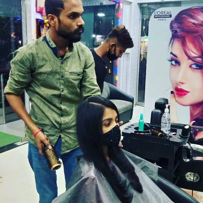 AT UNISEX SALON