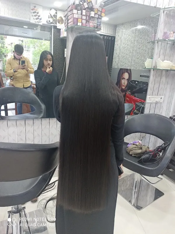 AT UNISEX SALON