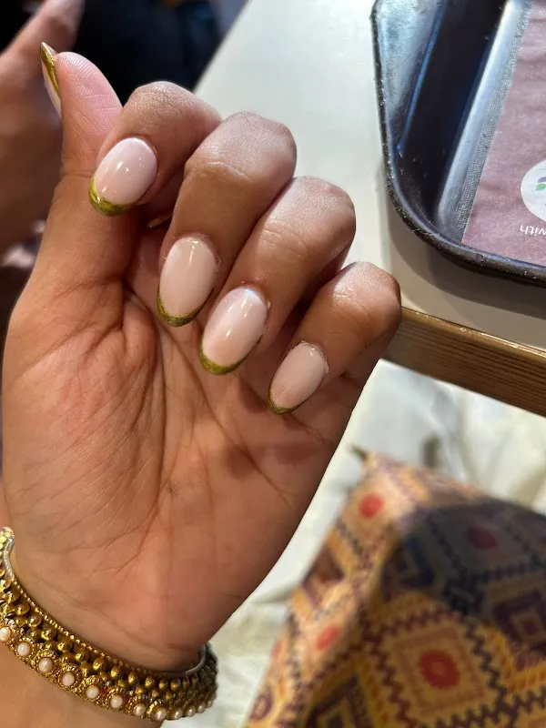 GLOW & GLOSS