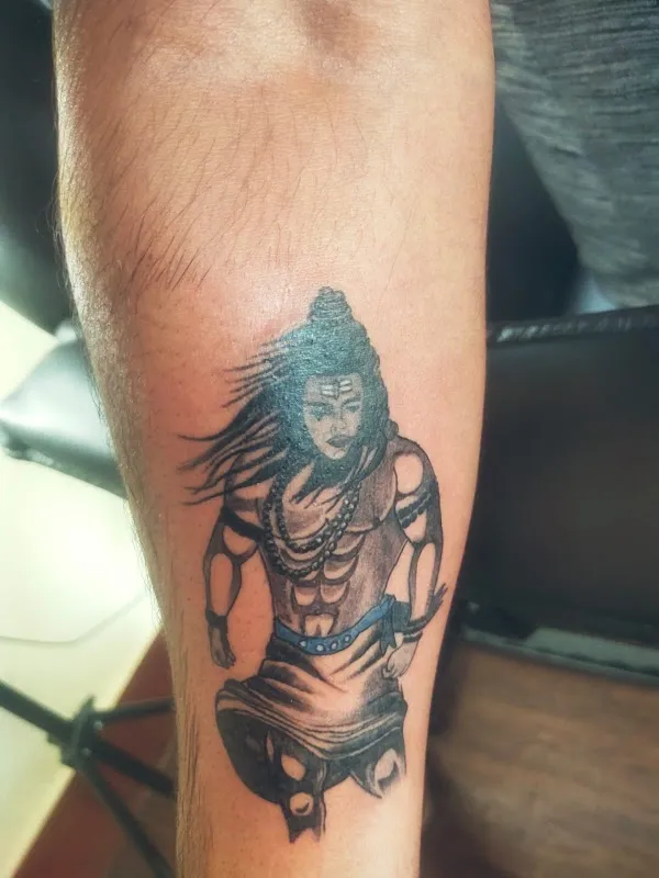 A J Tattoo World Studio