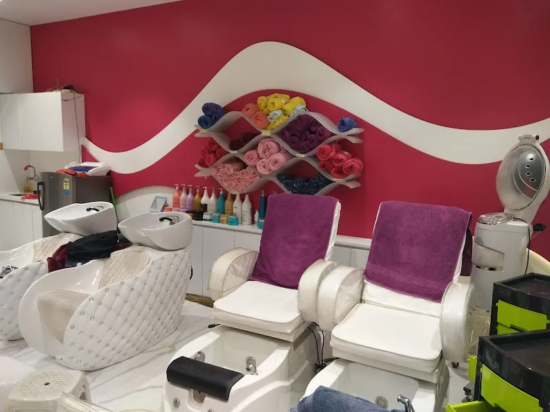 FLAUNT SALON & SPA - Hair & Nail Salon for Women