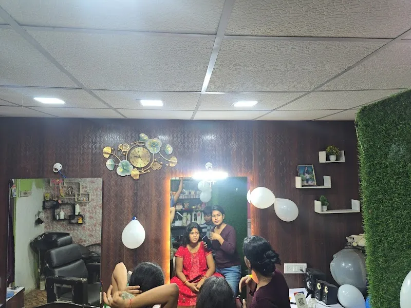 liza beauty parlour