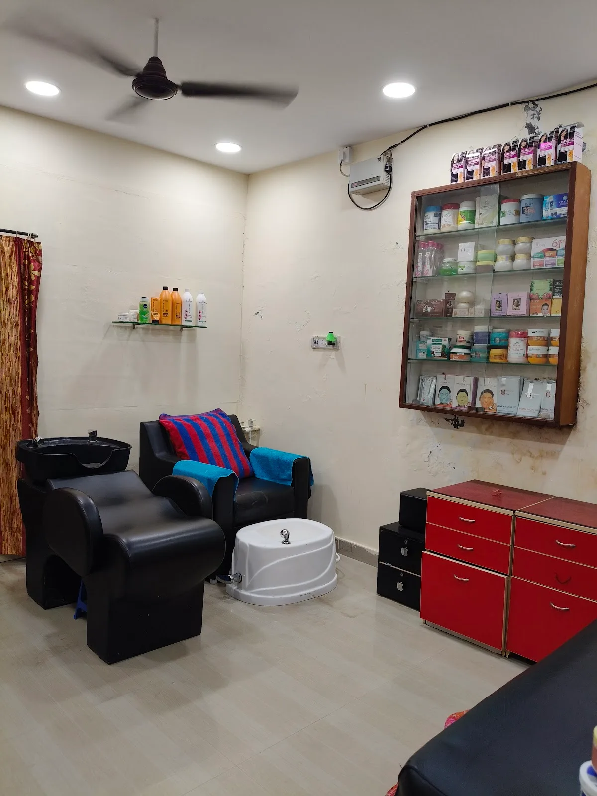 Cute beauty parlour