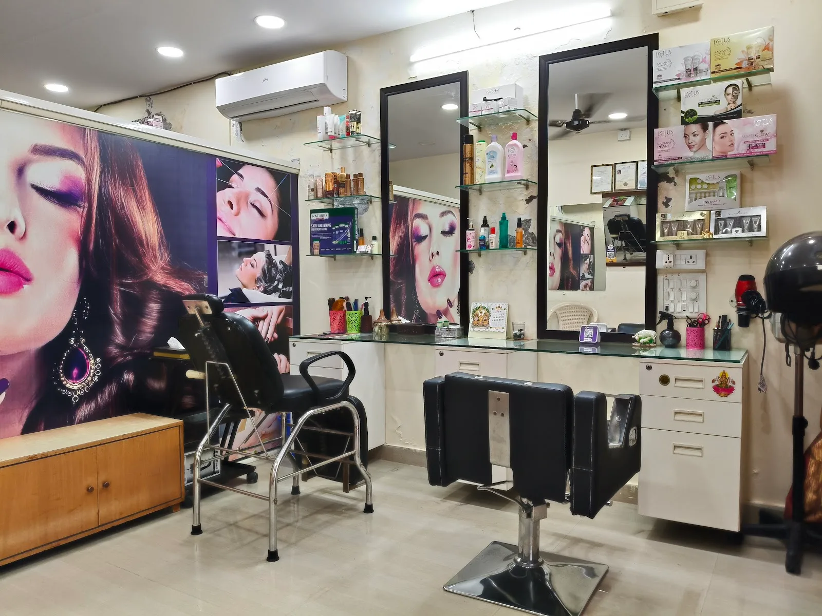 Cute beauty parlour