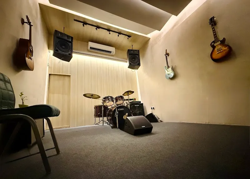 R B STUDIOS