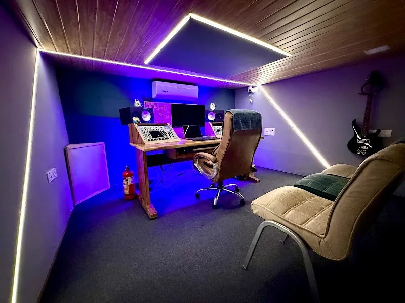 R B STUDIOS