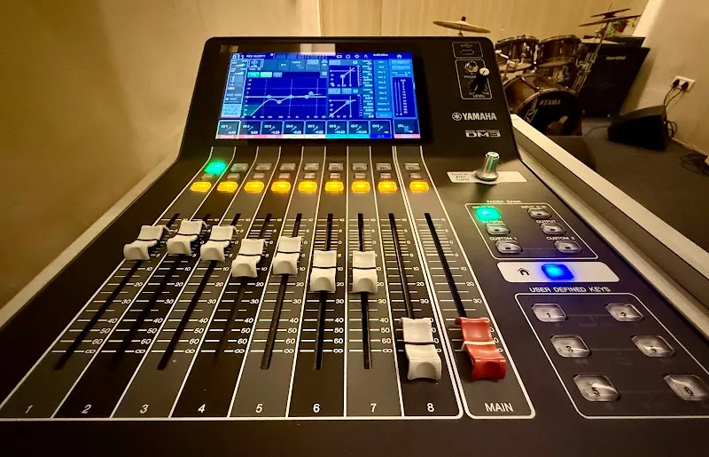 R B STUDIOS