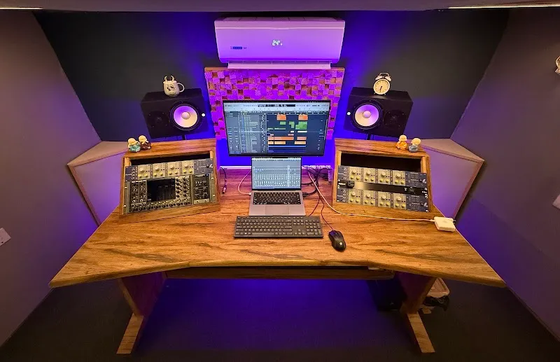 R B STUDIOS