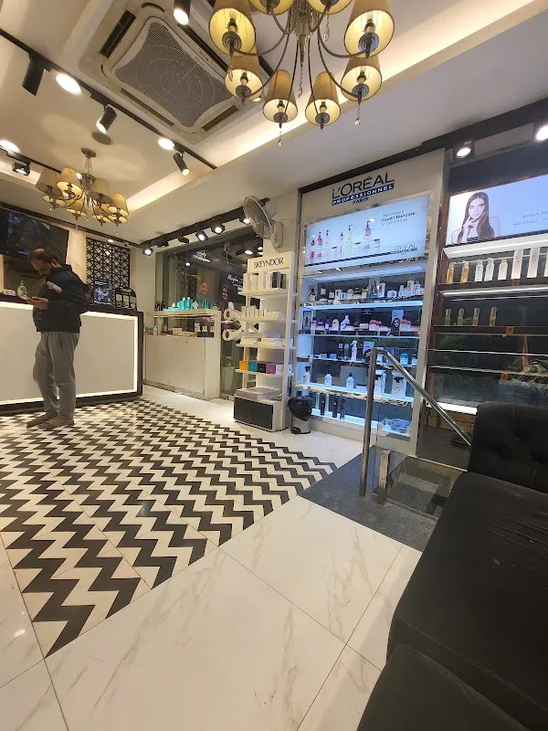 Trendz Salon Rajouri Garden - Best Unisex Salon for Makeup, Hair, Beauty, PMU & Nails