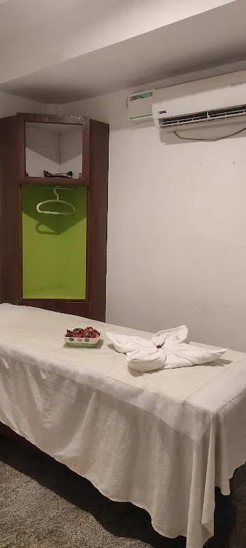 Roots Spa & Unisex Salon
