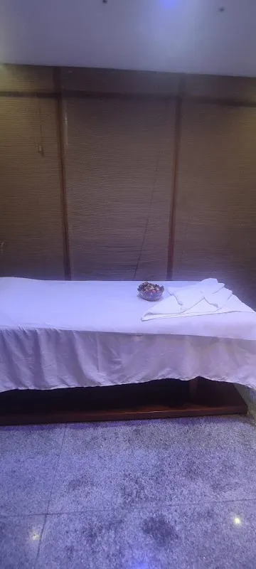 Roots Spa & Unisex Salon