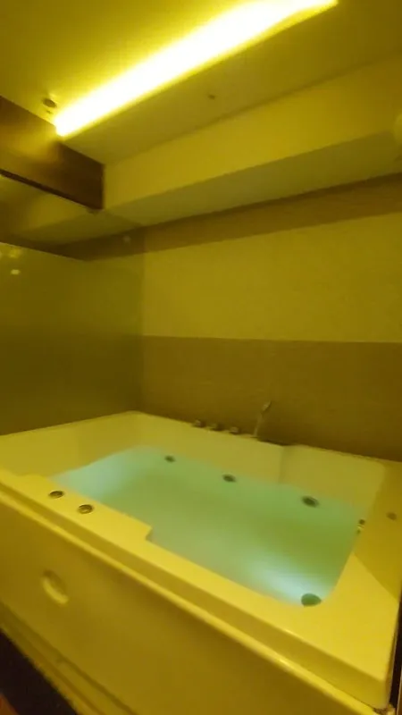 Flora Spa - Best Massage Spa In Grant Road