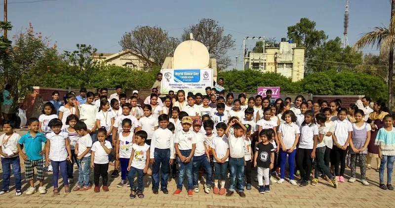 DANCE UNIVERSE INSTITUTE