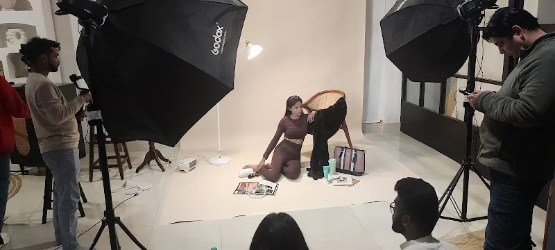 Fitting Frames - Studio on rent for Photo, Video shoot
