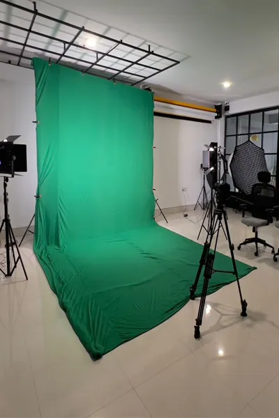 Fitting Frames - Studio on rent for Photo, Video shoot