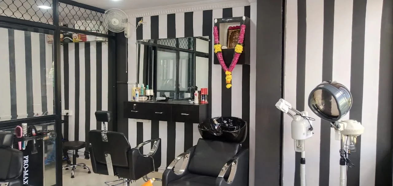 The dots and lines tattoo studio