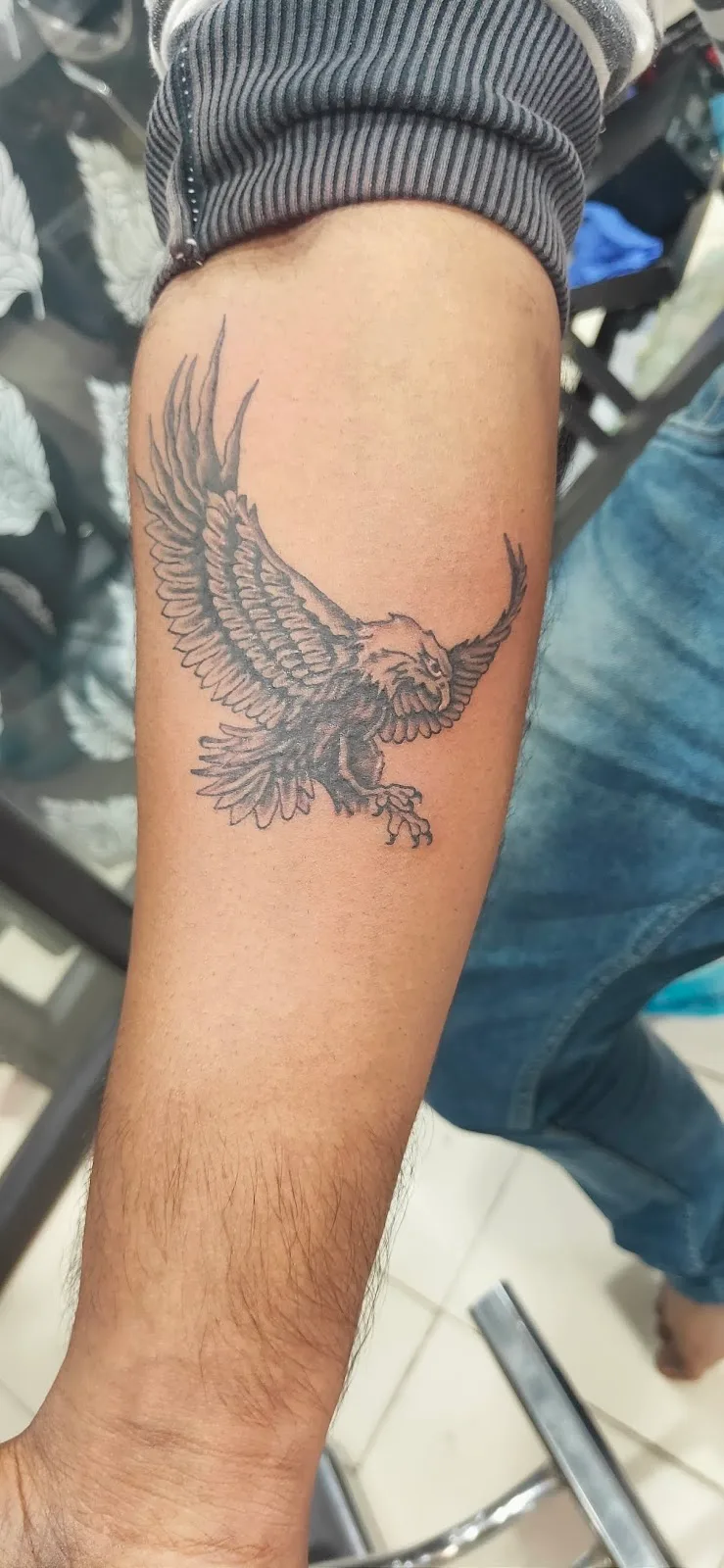 The dots and lines tattoo studio
