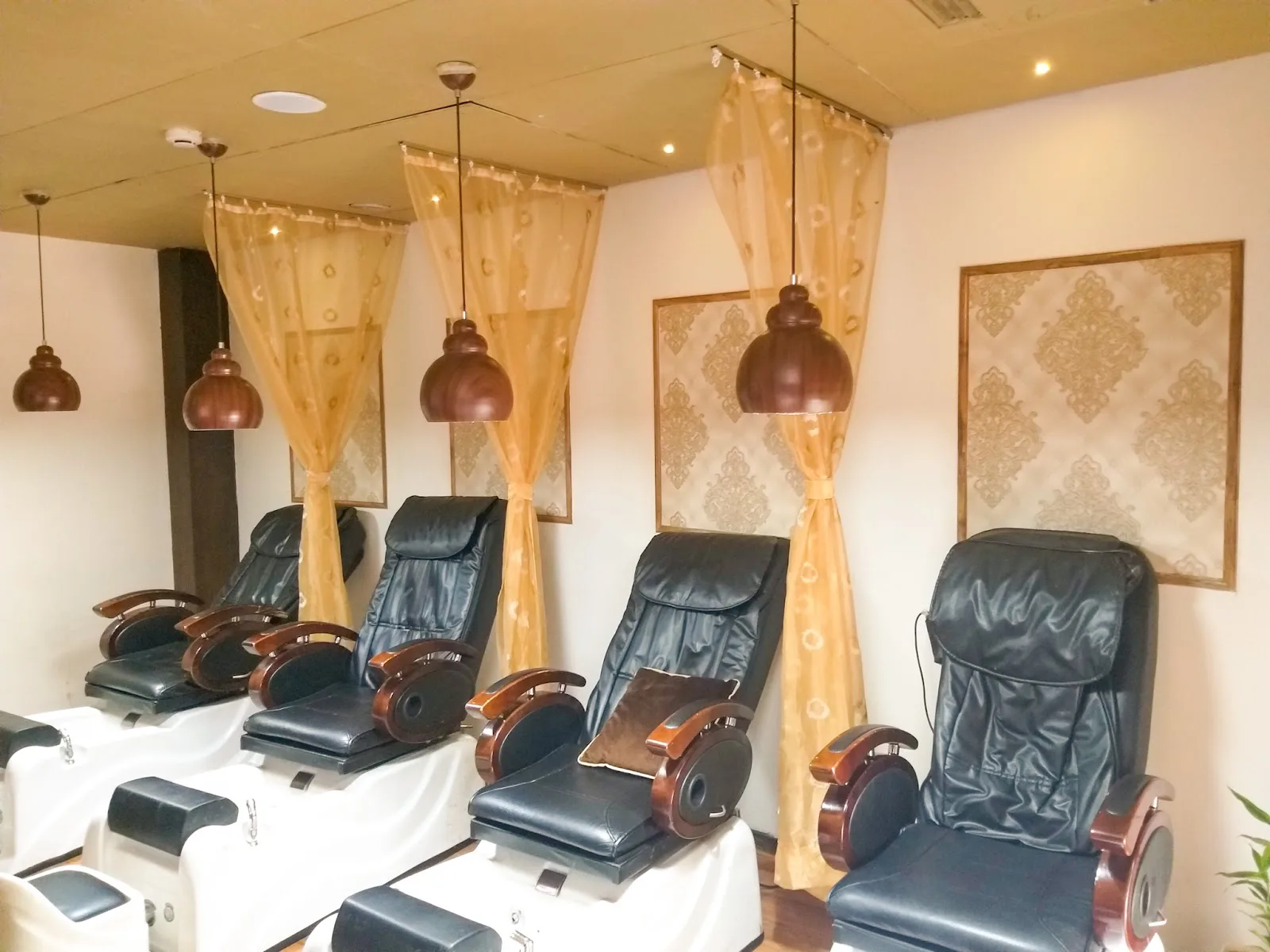 Color Cafe - Salon [Estd:. 2006]
