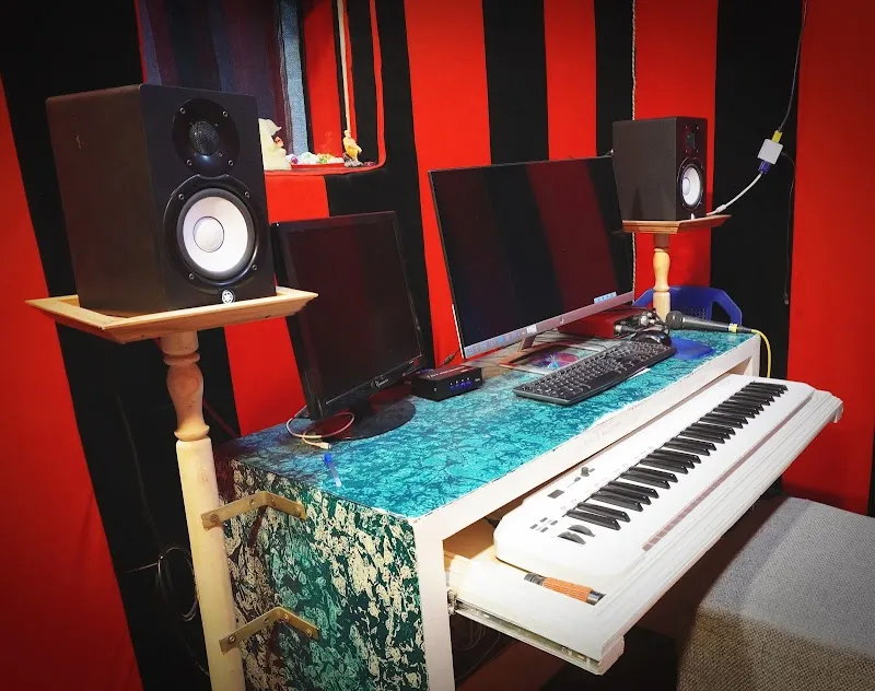 H M R Studios
