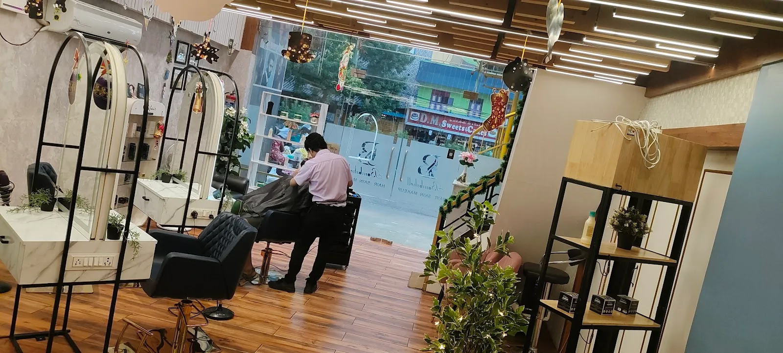 Bombshell Studio Unisex Salon
