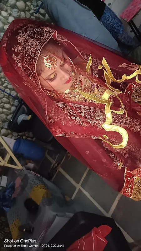 Aqsa Beauty salon