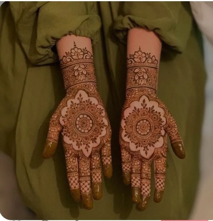 Aqsa Beauty salon