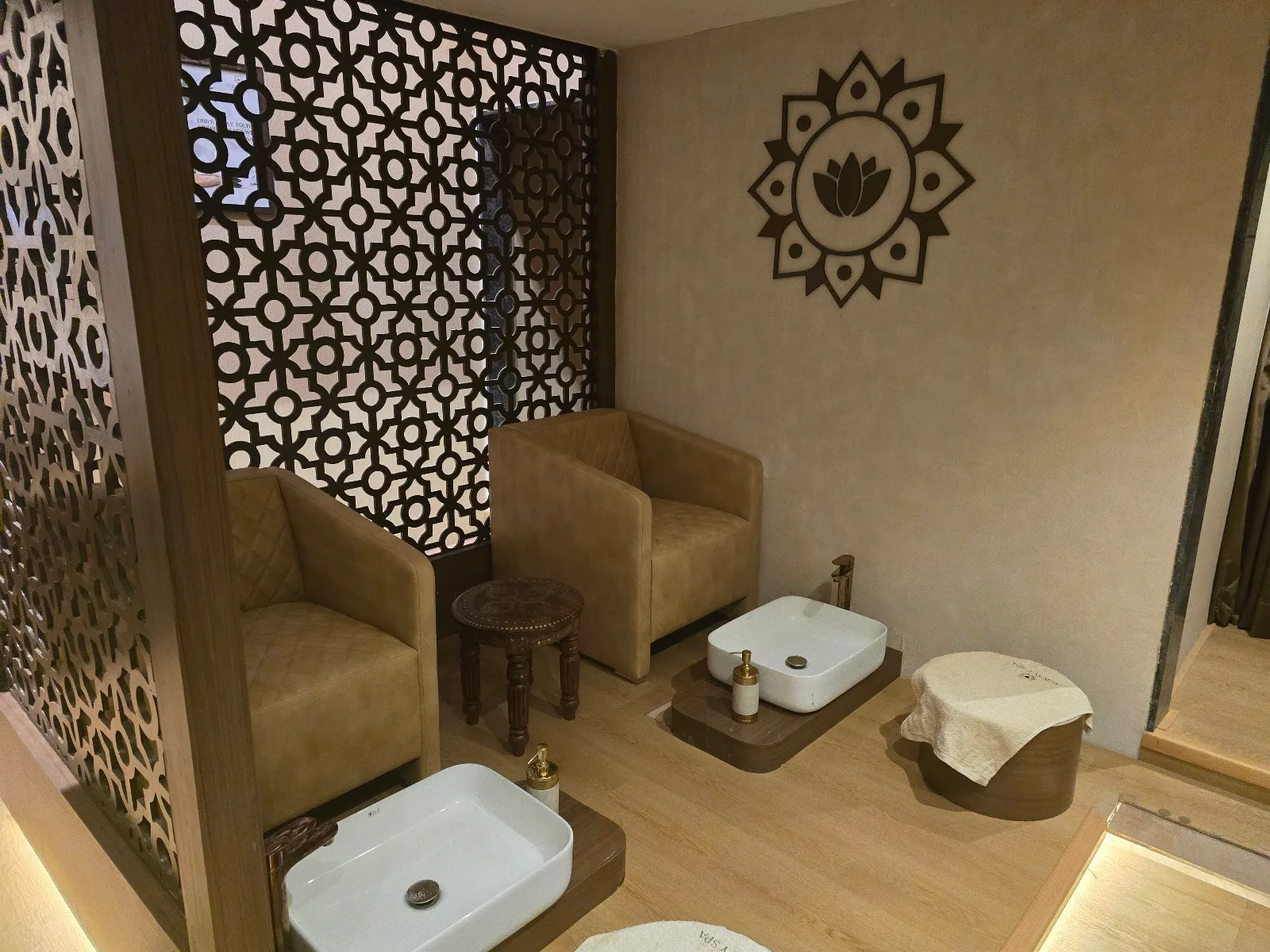 Auravy Spa Sadhu Vaswani Camp | No.1 Spa