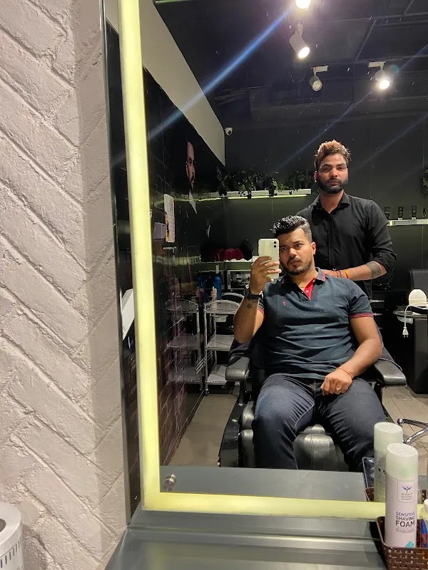 Lakme Salon For Him and Her in Vikas Nagar,Kanpur