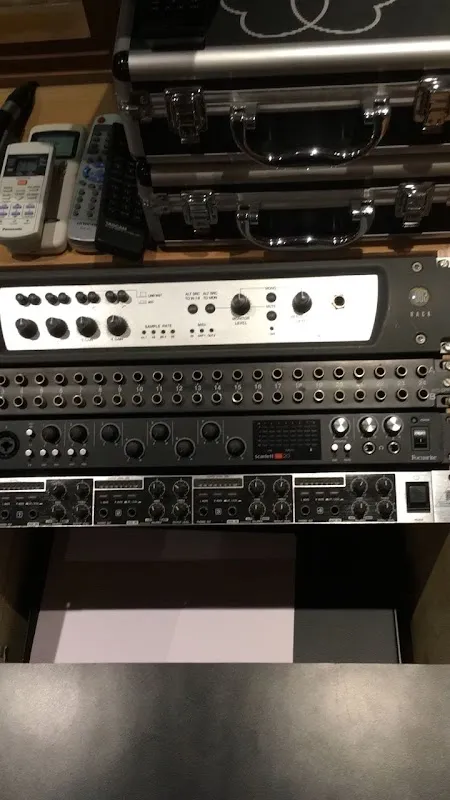 Pinch Harmonics studio