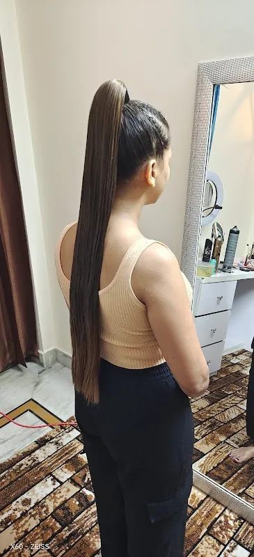 Hairdesigner and freelance hairstylist