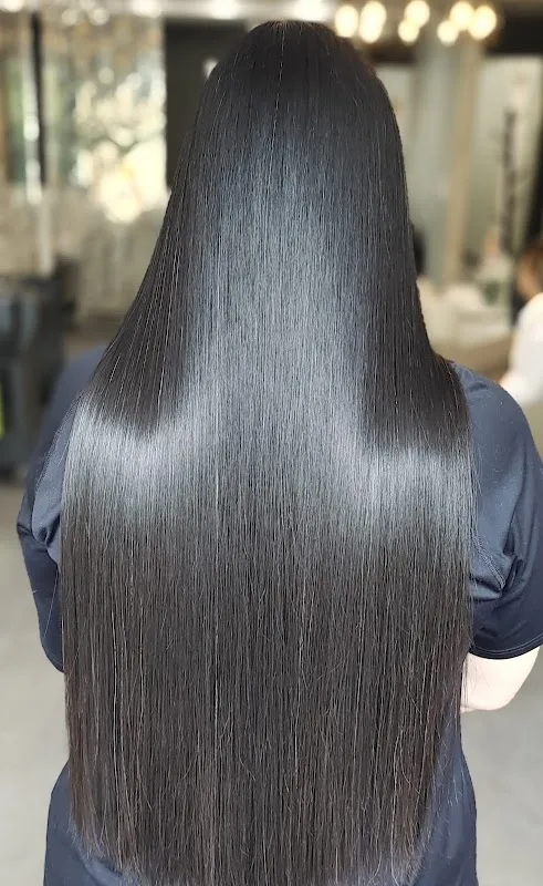 Hairdesigner and freelance hairstylist