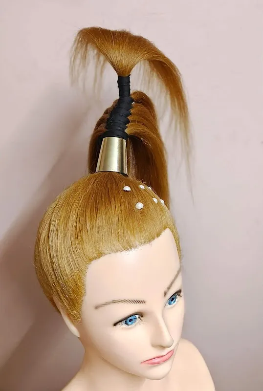 Hairdesigner and freelance hairstylist