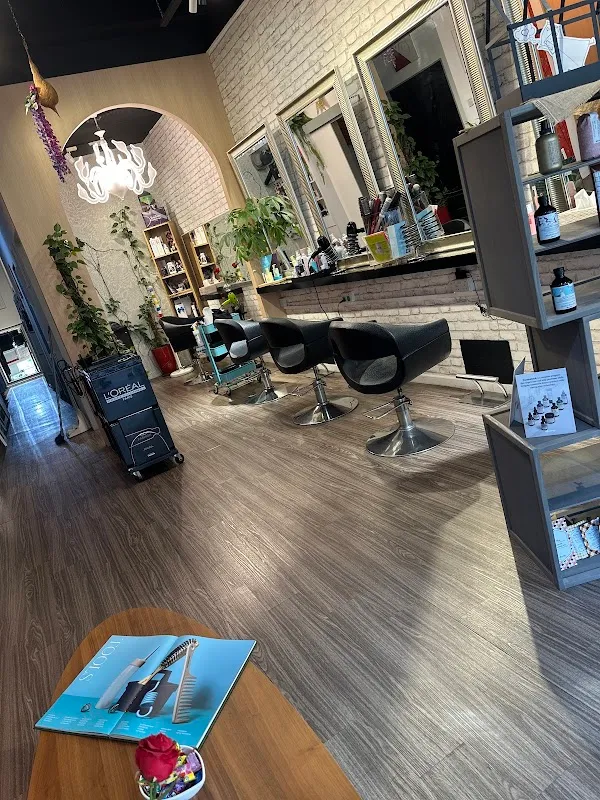 Immagine Italiana Hairstylist Expat & Curly Hair Specialist