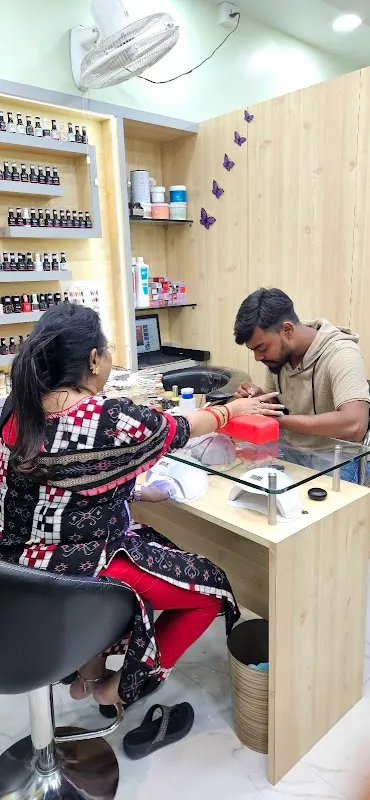 Laaibah Nails & Unisex Salon