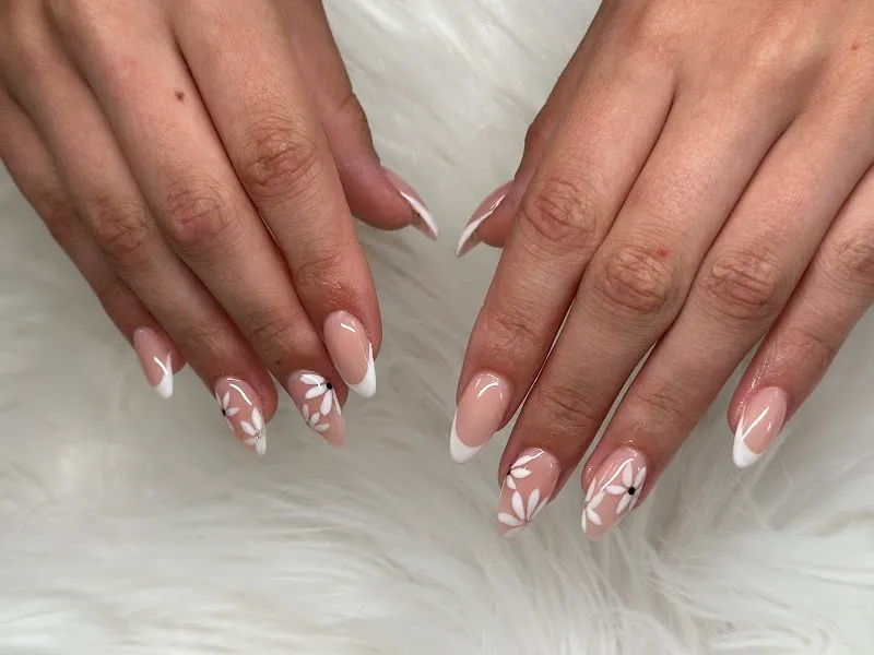 Jasmine Nails, Spa & Beauty - Mäster Samuelsgatan 71